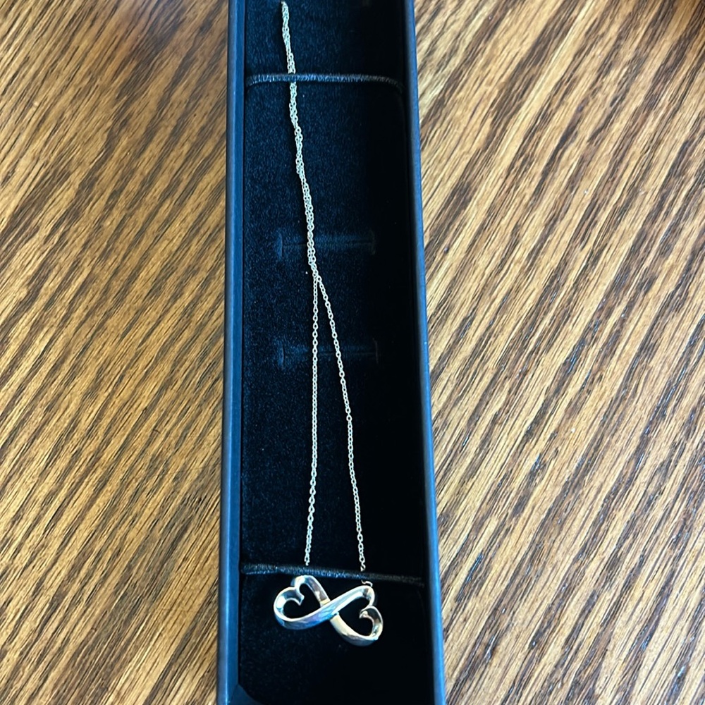 EUC! Tiffany & Co Paloma Loving Hearts Paloma Picasso Necklace 16.5”